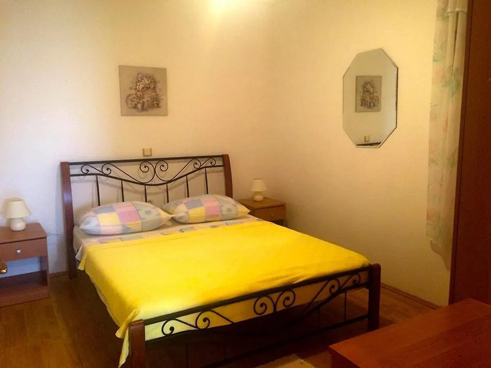 Apartment In Lopar With Balcony, Air Conditioning, Wi-Fi