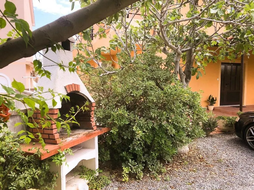 Apartment In Lopar With Balcony, Air Conditioning, Wi-Fi