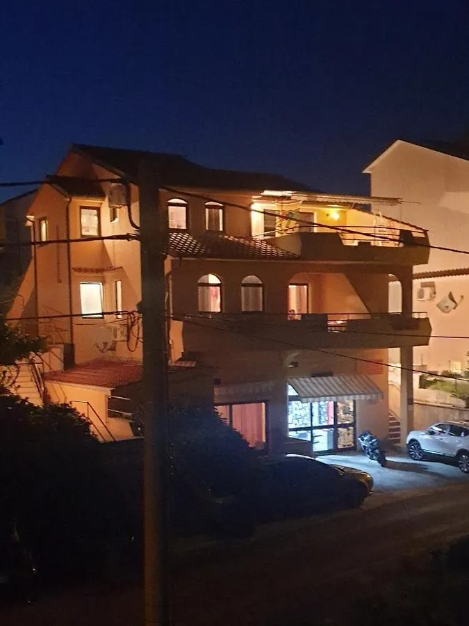 Apartment In Lopar With Balcony, Air Conditioning, Wi-Fi 0*,