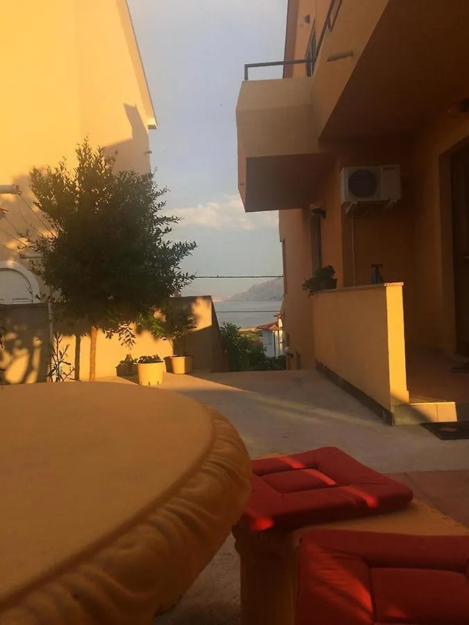 Apartment In Lopar With Balcony, Air Conditioning, Wi-Fi
