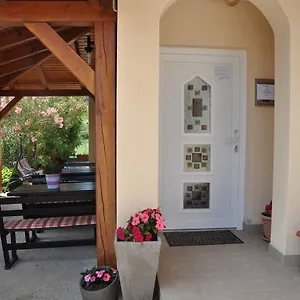 Mirakul Apartment